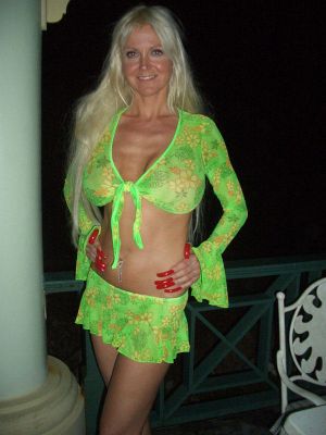 Lori-pleasure-exhibitionist-fake-tits-blonde-milf-010